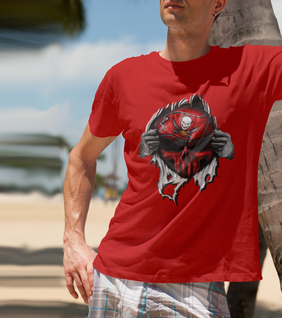 Tampa Bay Buccaneers Skull Face Peeling Back T-Shirt