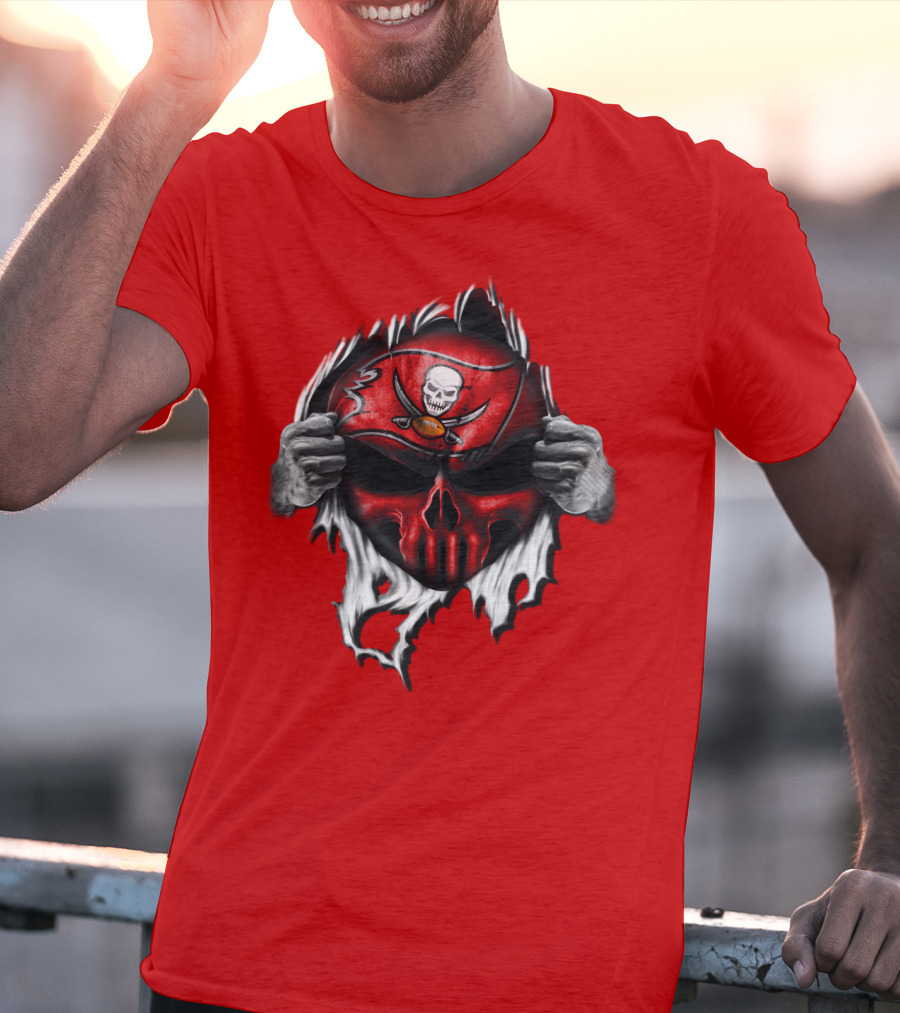 Tampa Bay Buccaneers Skull Face Peeling Back T-Shirt