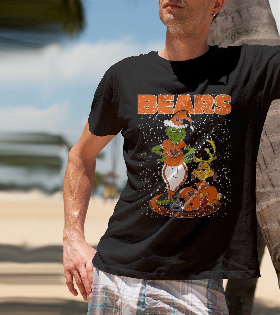 BEARS Grinchxmas CHICAGO BEARS Football Helmet And Santa Hat T-Shirt