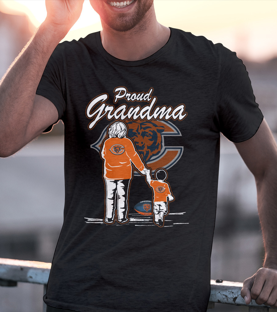 Proud Grandma Chicago Bears Football Family Fan With Child And Bear T-Shirt