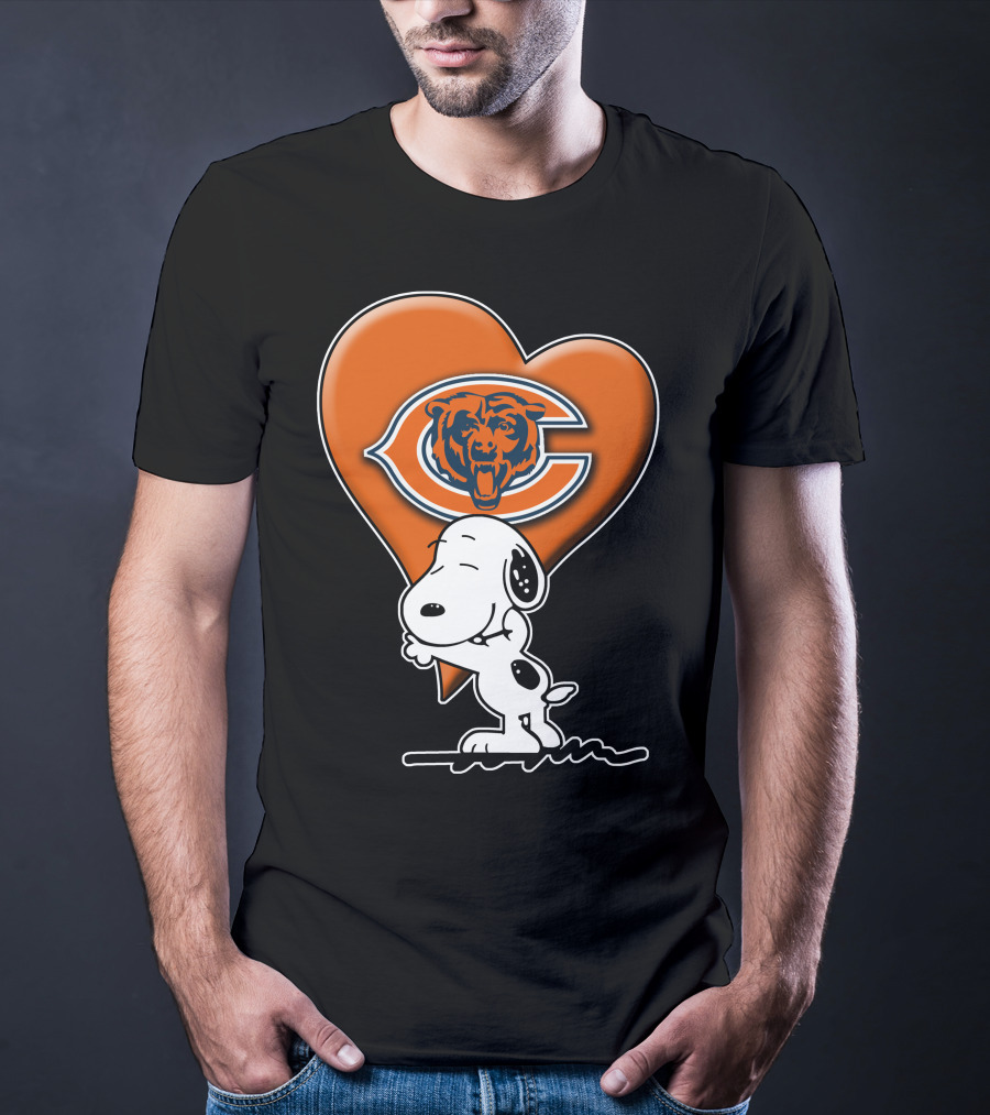 Snoopy Heart Chicago Bears Retro Logo Hug T-Shirt