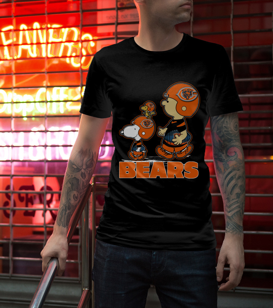 Snpfootball Chicago Bears Peanuts Characters In Bears Helmets T-Shirt