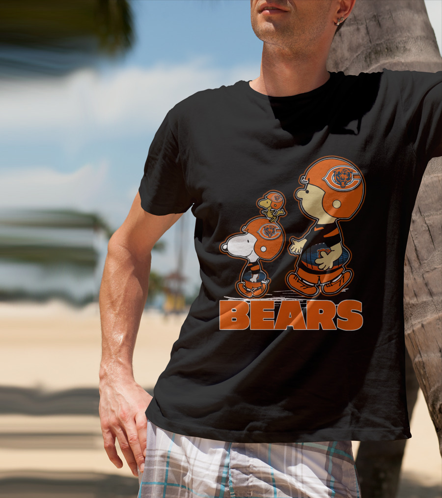 Snpfootball Chicago Bears Peanuts Characters In Bears Helmets T-Shirt