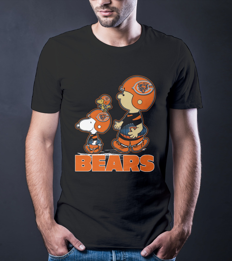 Snpfootball Chicago Bears Peanuts Characters In Bears Helmets T-Shirt