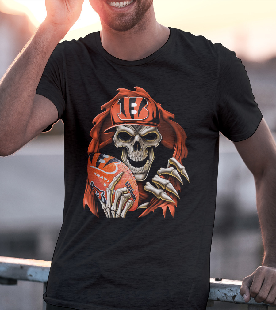 Skullbong Cincinnati Bengals Skeleton Holding Football T-Shirt