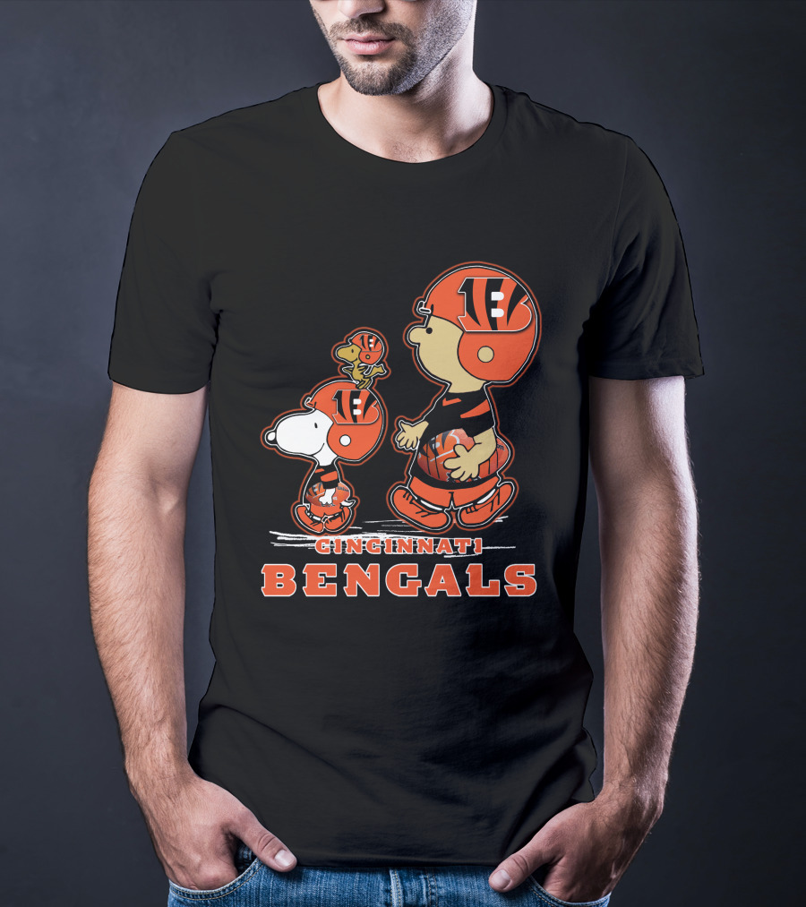Cincinnati Bengals Snpfootball Charlie Brown Snoopy Woodstock Football Helmet T-Shirt