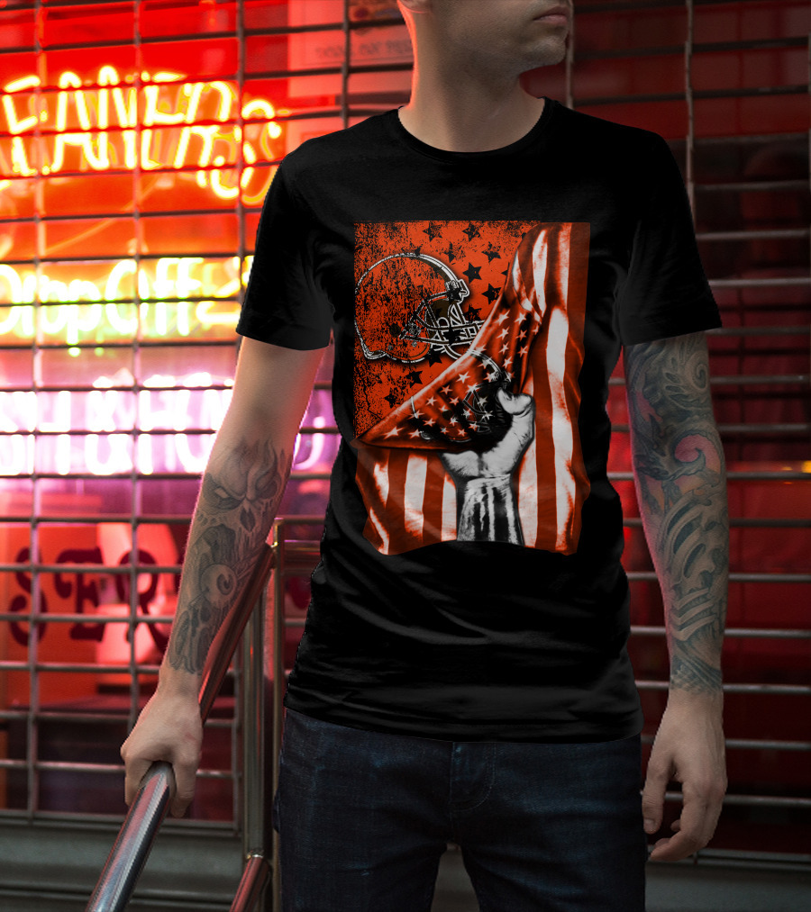Cleveland Browns Helmet American Flag Stars Fist T-Shirt