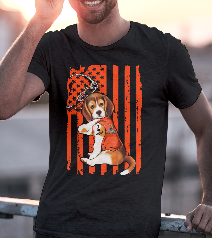 Beagle I Love Mom Cleveland Browns Football Helmet And Stripes T-Shirt