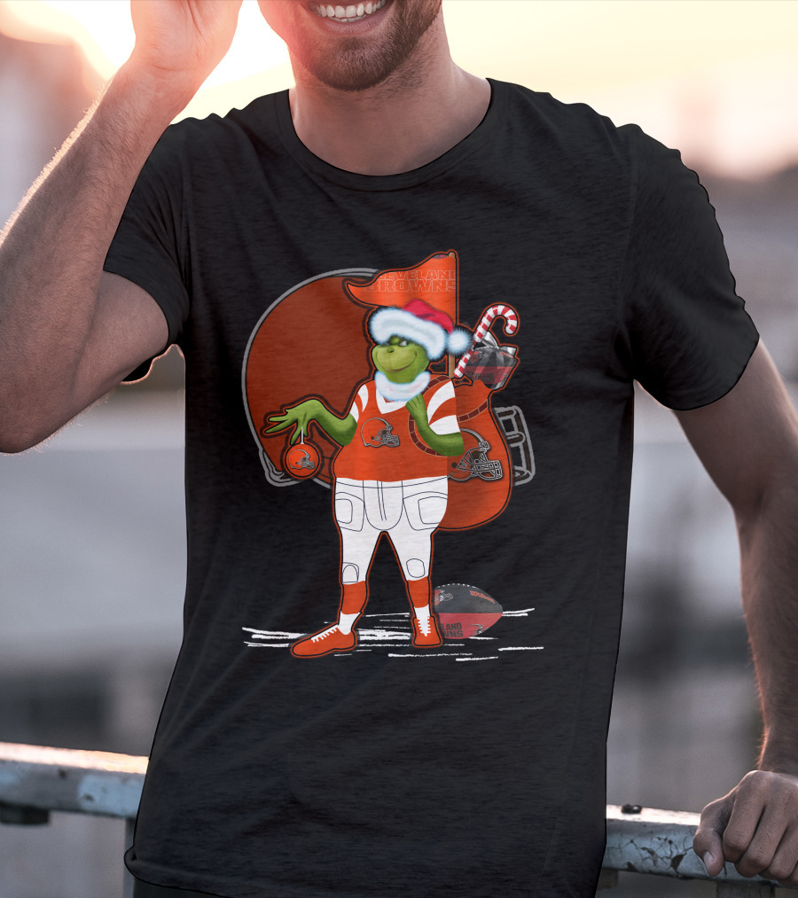 Grinchxmas Cleveland Browns Festive Football Santa With Helmet And Candy Cane T-Shirt