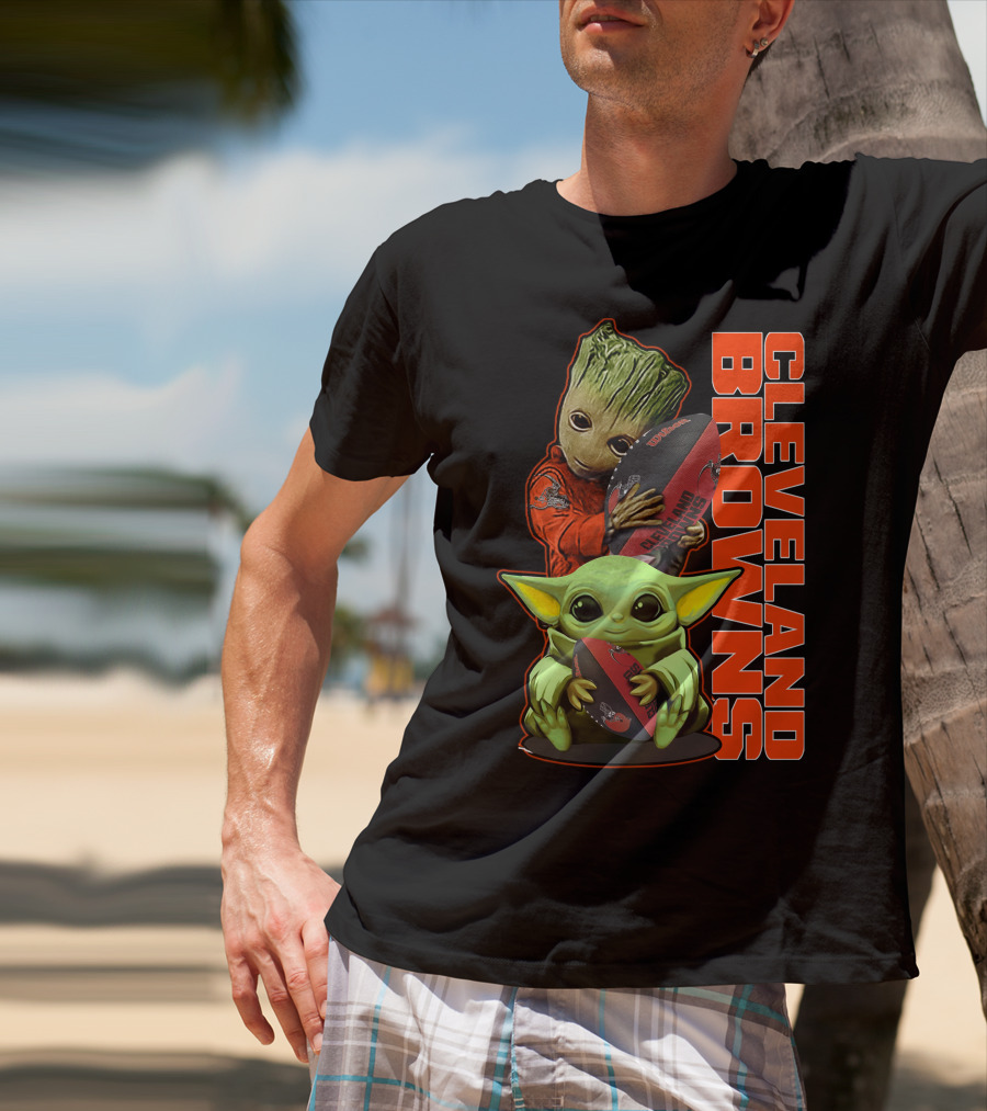 CLEVELAND BROWNS Groot And Baby Yoda Holding Football T-Shirt
