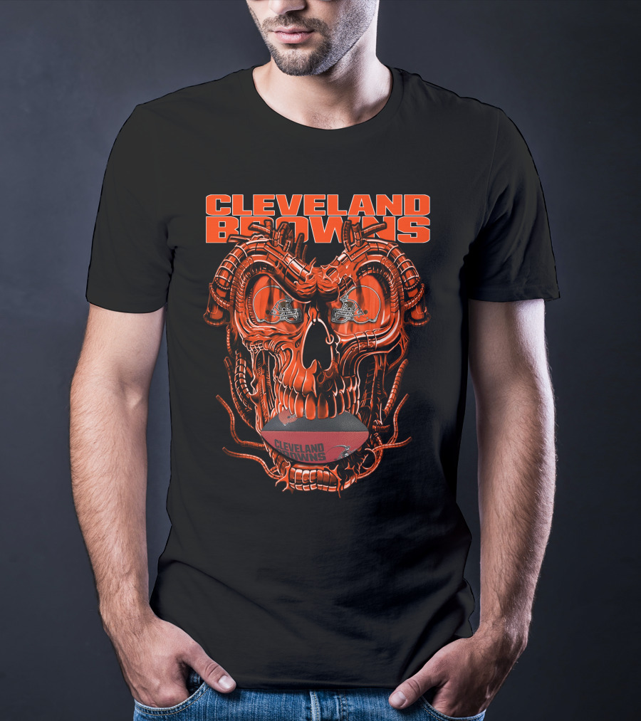 CLEVELAND BROWNS Dragonskull With Team Helmet And Football T-Shirt