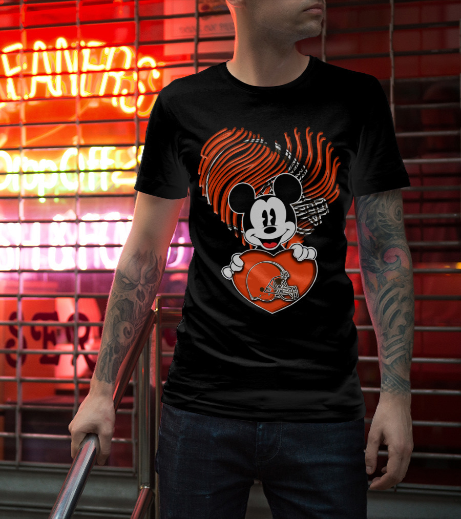 Mick CLEVELAND BROWNS Football Heart Icon With Mouse Character T-Shirt