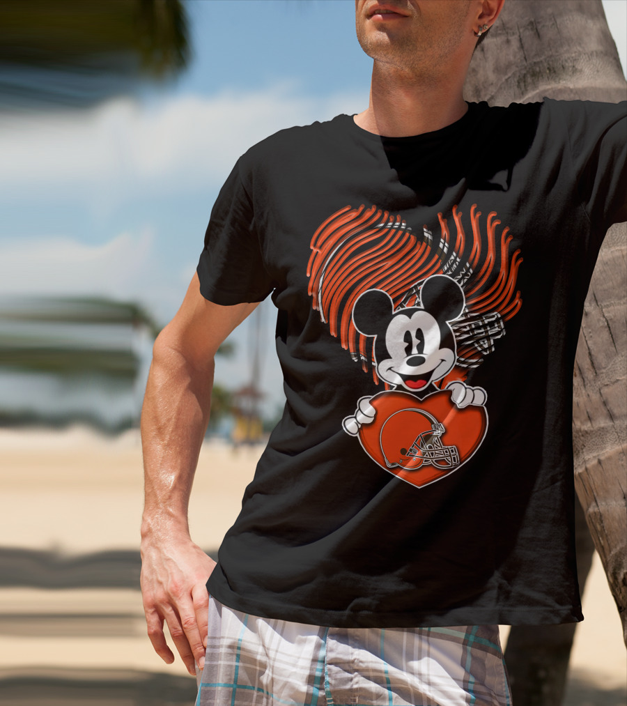 Mick CLEVELAND BROWNS Football Heart Icon With Mouse Character T-Shirt