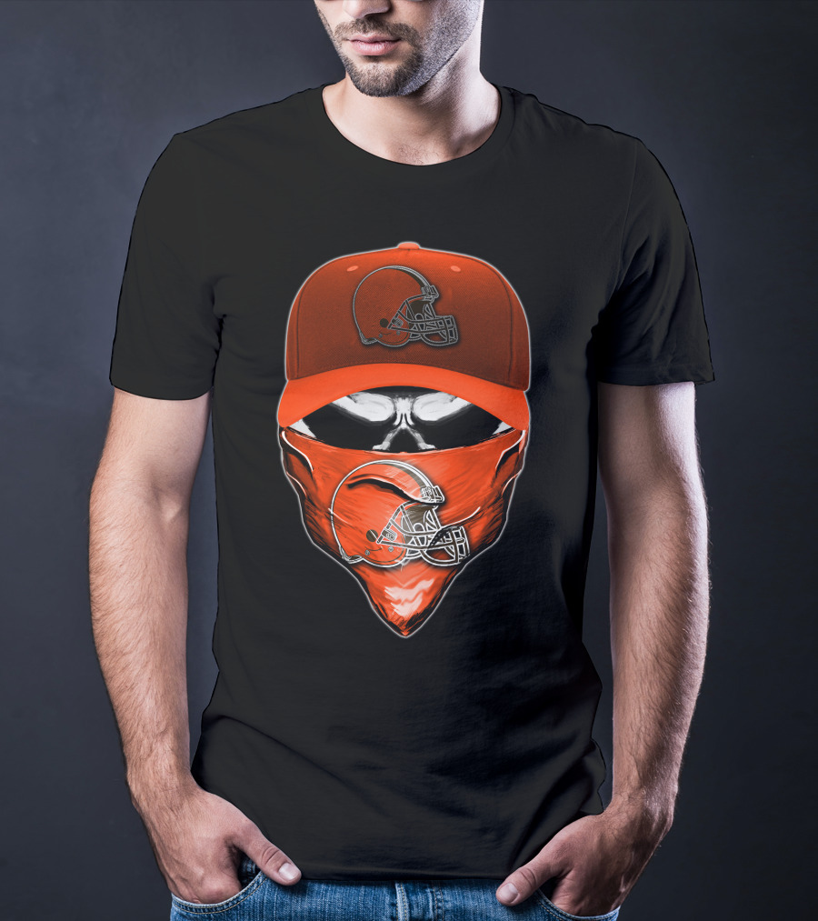 Skull Helmet Bandana CLEVELAND BROWNS Fan Gear T-Shirt