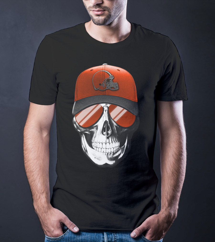 Skull With Cleveland Browns Helmet And Reflective Glasses T-Shirt