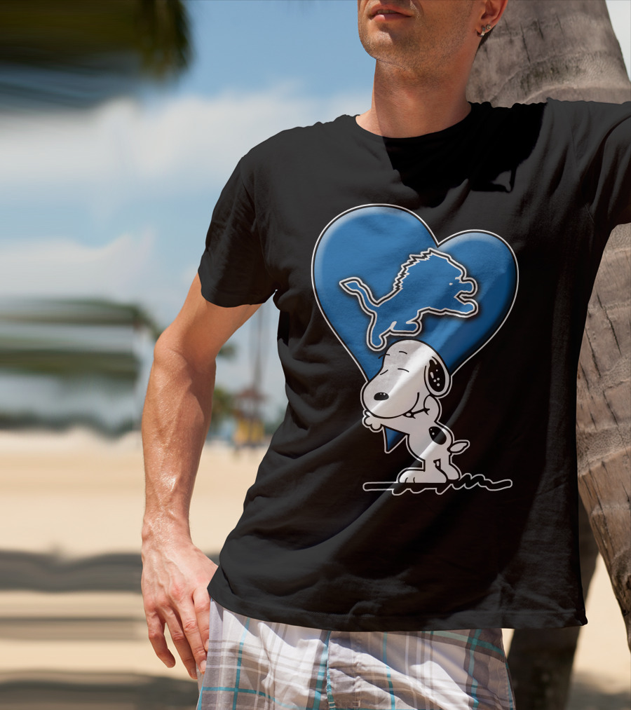 Snoopy Hugging Heart Detroit Lions T-Shirt