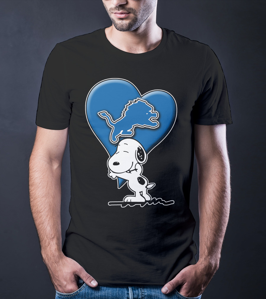 Snoopy Hugging Heart Detroit Lions T-Shirt