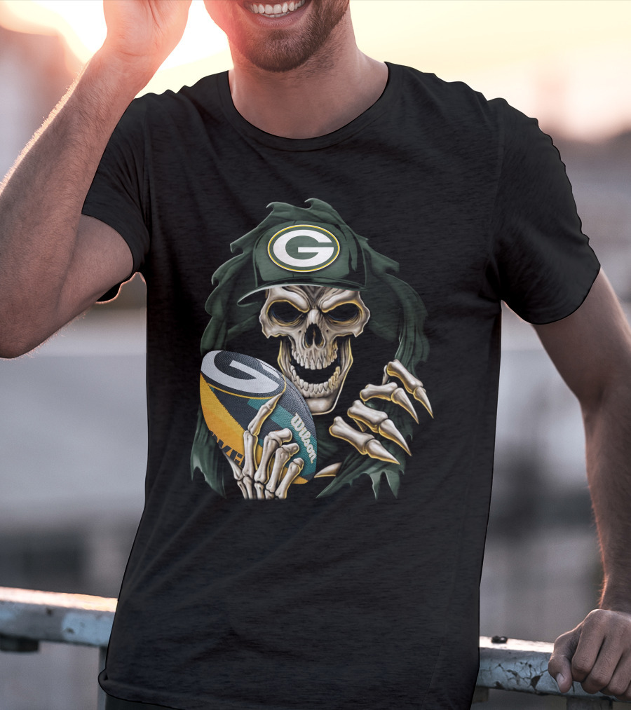 Skull Holding Wilson Football Green Bay Packers T-Shirt