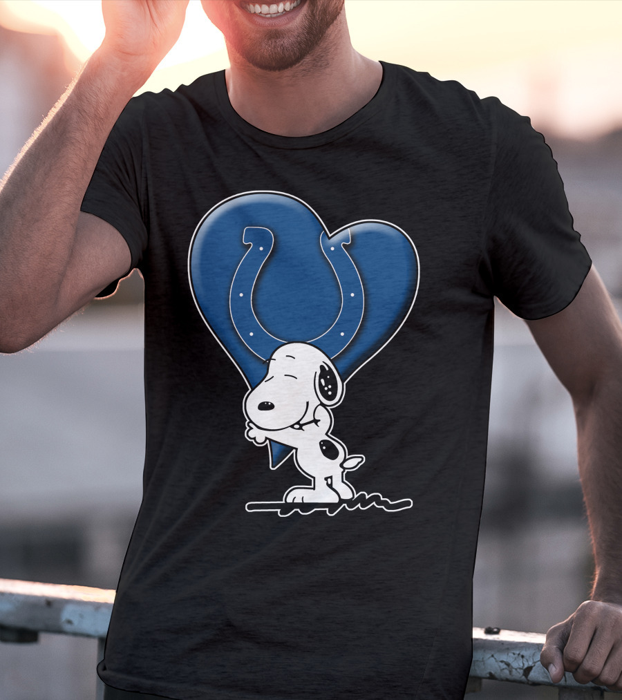 Snoopy Hugging Colts Horseshoe Heart Indianapolis Colts Snp T-Shirt