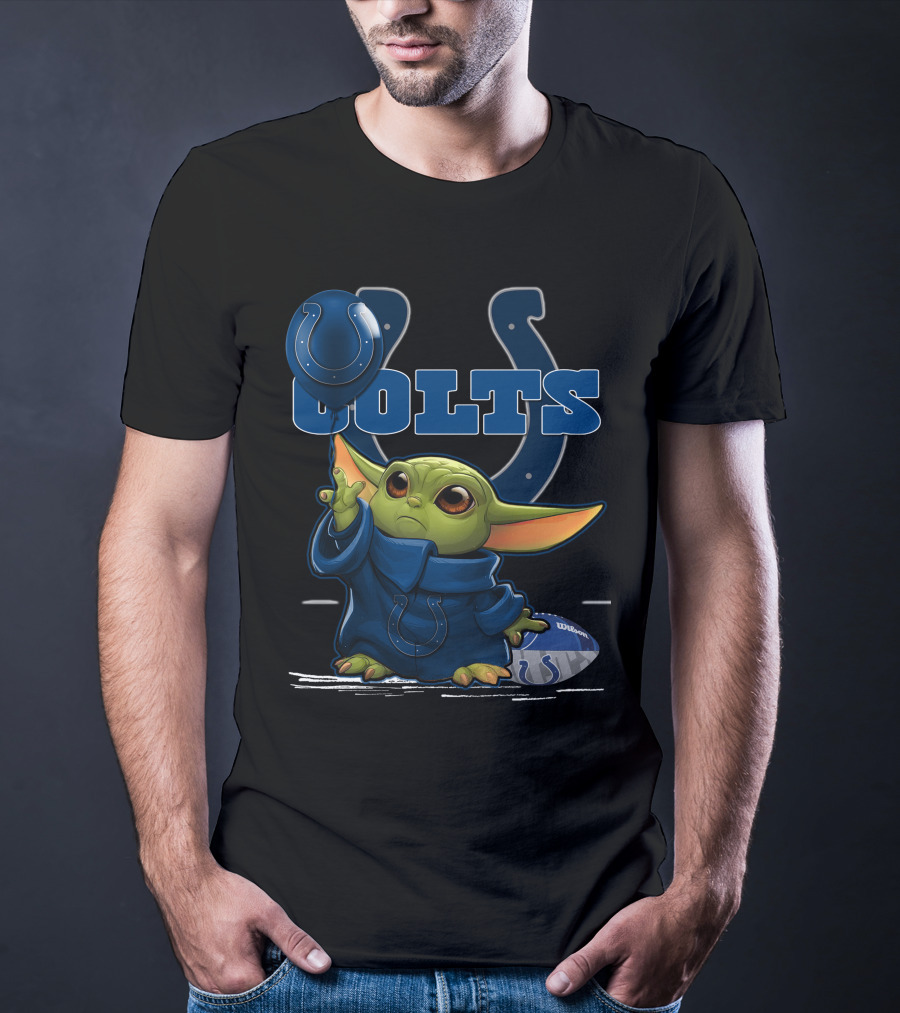 Yoda Holding Indianapolis Colts Helmet And Football T-Shirt