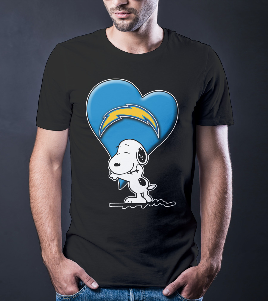 Snp V1 Los Angeles Chargers Snoopy Hugging Heart T-Shirt