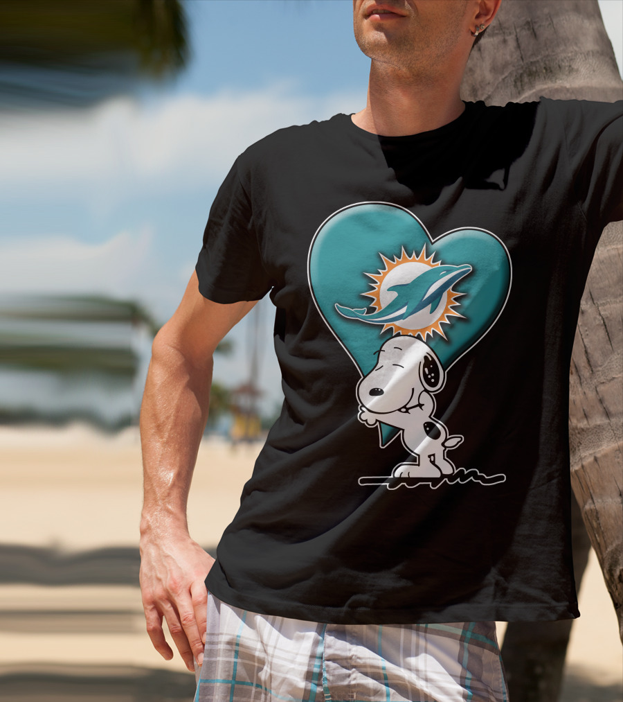 Snp V1 Snoopy Miami Dolphins Heart Hug T-Shirt
