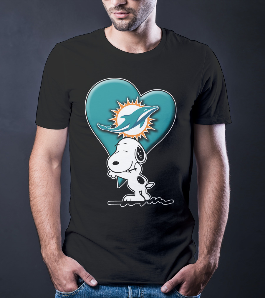 Snp V1 Snoopy Miami Dolphins Heart Hug T-Shirt