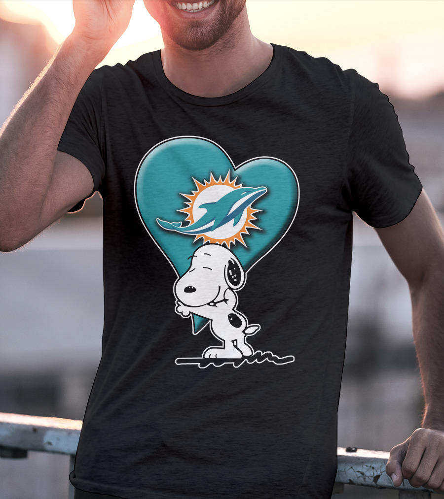 Snp V1 Snoopy Miami Dolphins Heart Hug T-Shirt