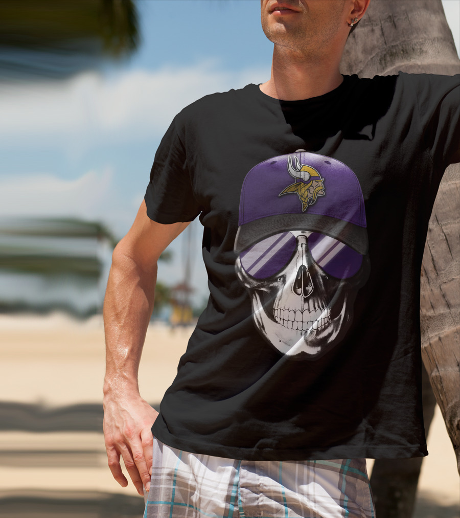 Minnesota Vikings Skull With Purple Hat T-Shirt