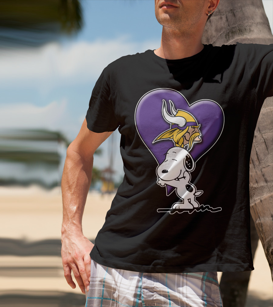 Snoopy Hugging Heart Minnesota Vikings T-Shirt