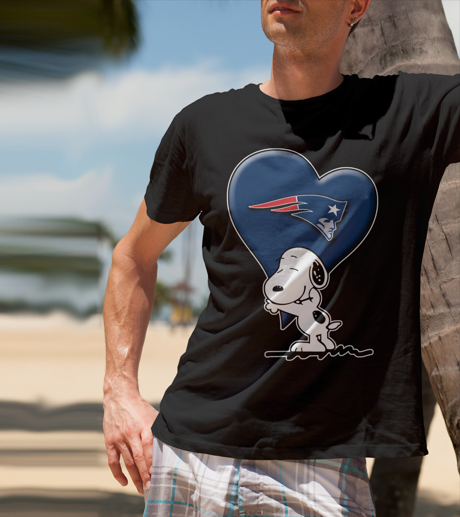 Snoopy Heart Hugging New England Patriots T-Shirt
