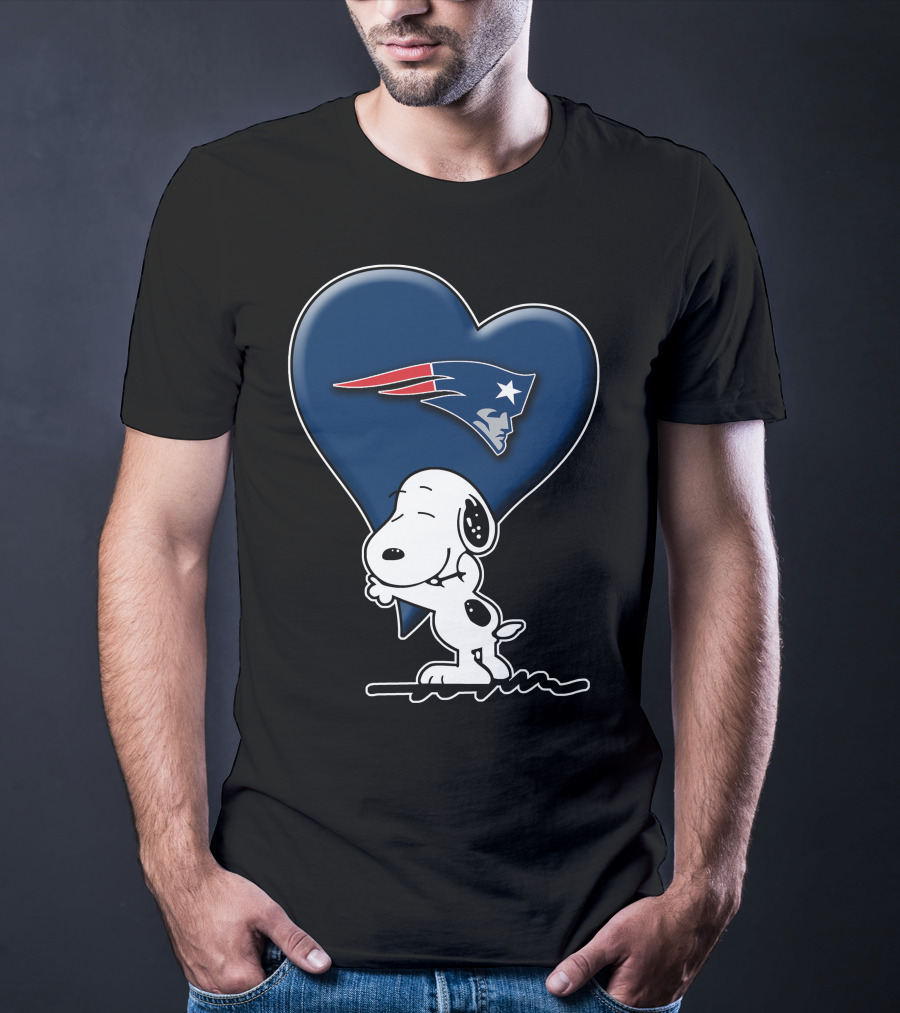 Snoopy Heart Hugging New England Patriots T-Shirt