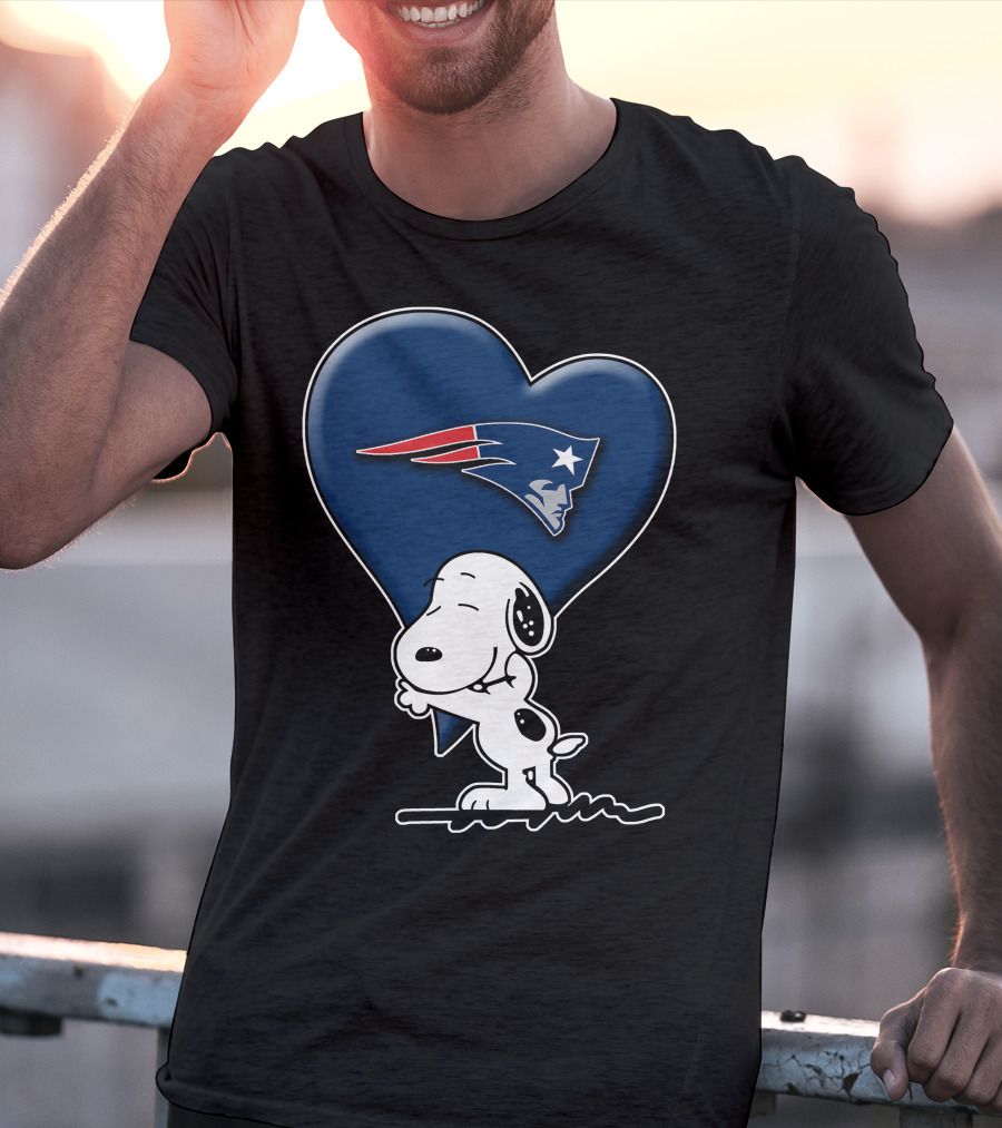 Snoopy Heart Hugging New England Patriots T-Shirt