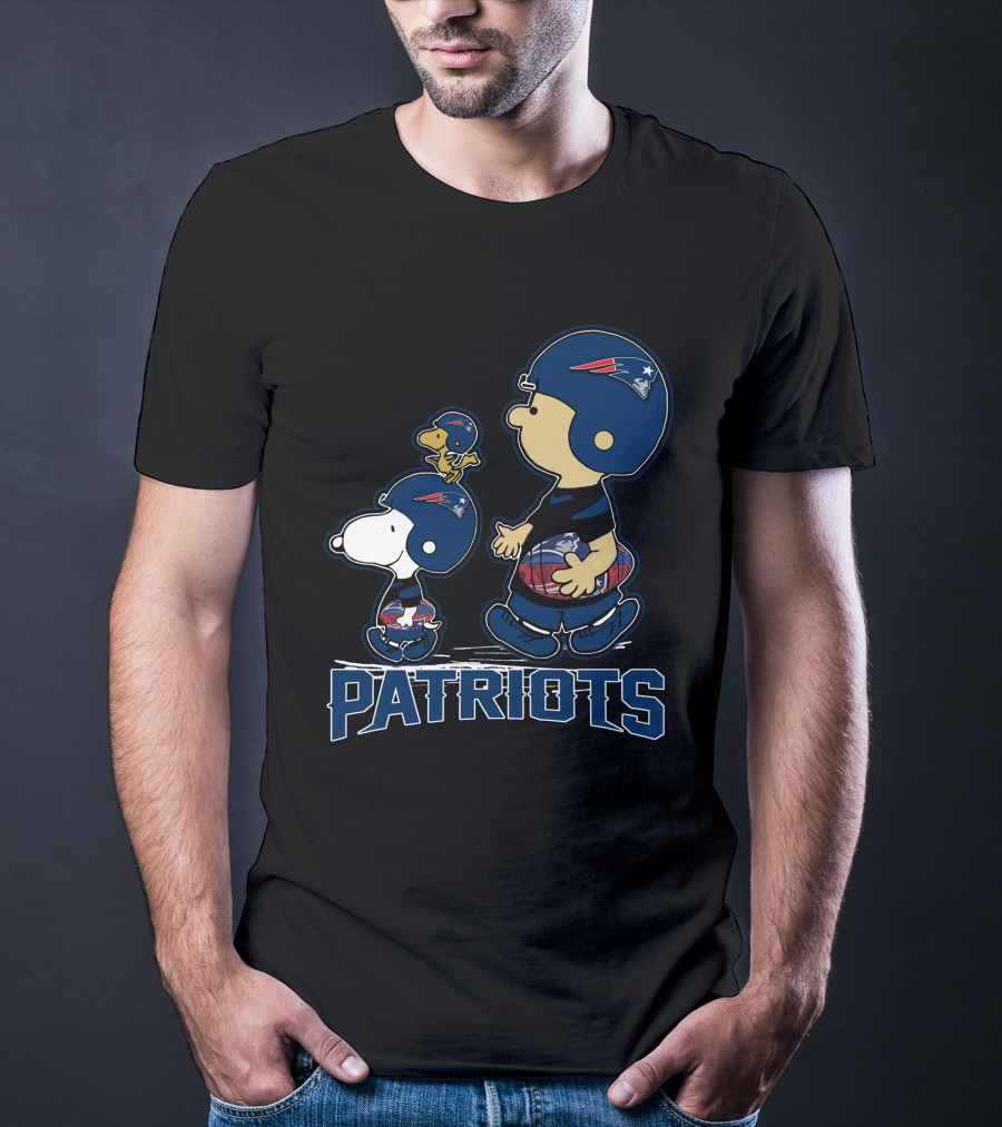 Snoopy Woodstock Charlie Brown Patriots Helmet New England Patriots T-Shirt