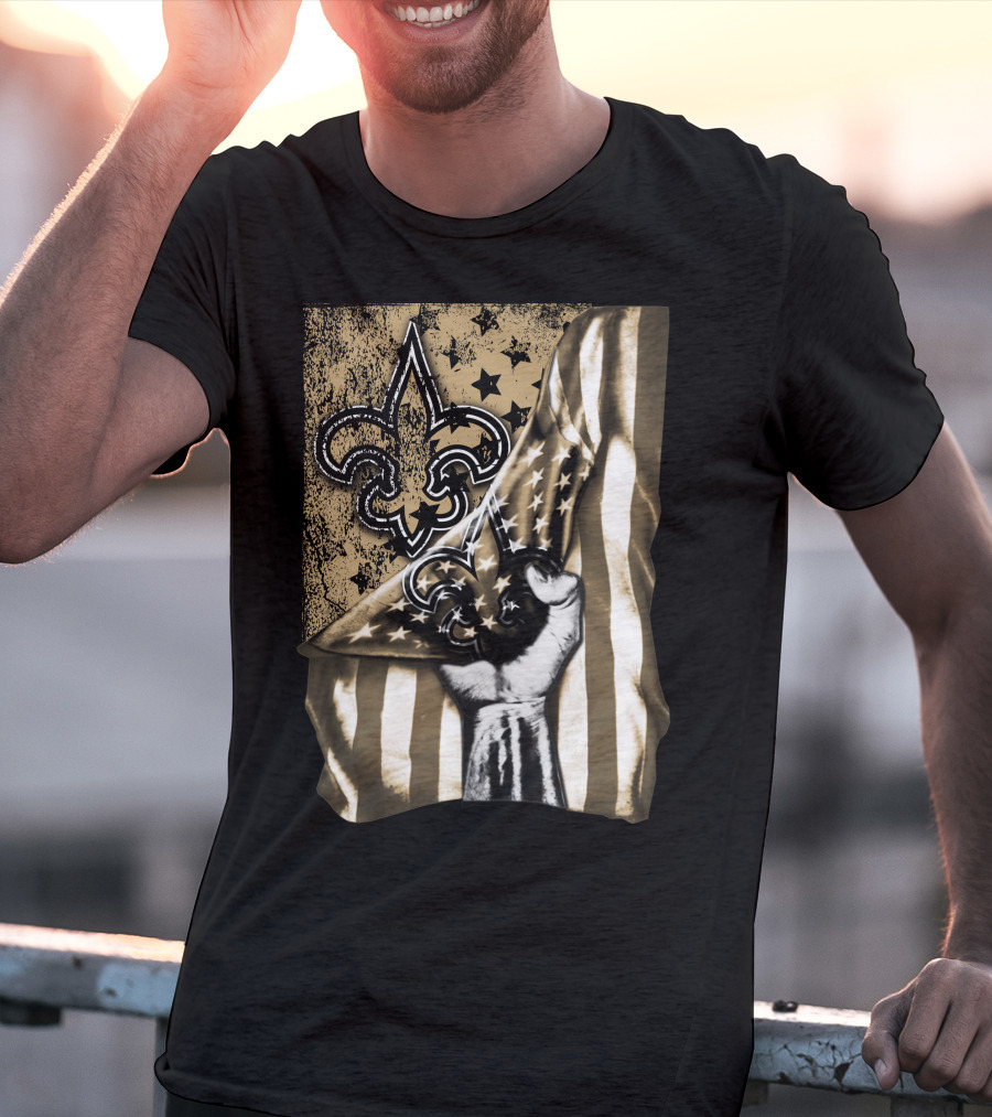 Flag New Orleans Saints Fleur-De-Lis Stars And Stripes Hand Pulling Black And Gold T-Shirt