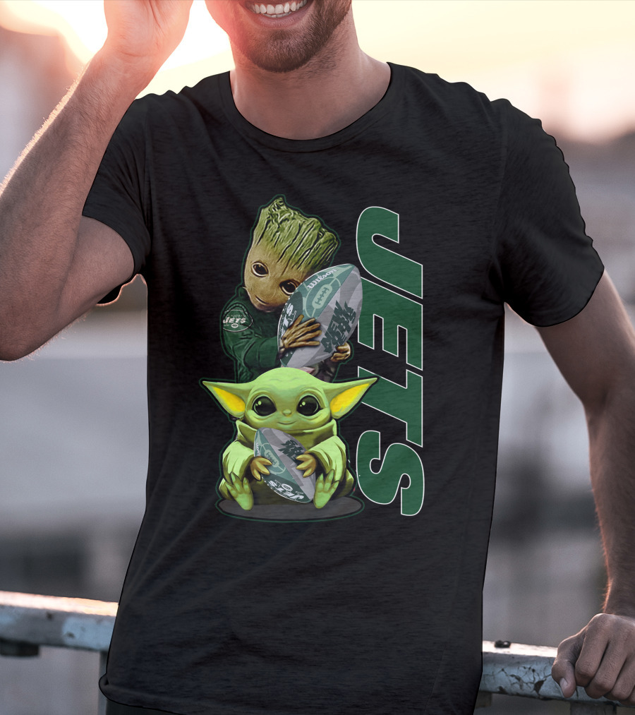 Grzd New York Jets Baby Groot And Baby Yoda With Football T-Shirt