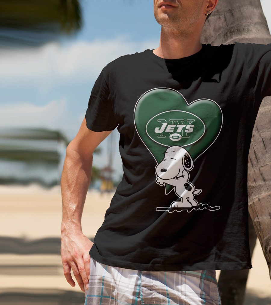 Snoopy Holding Heart Shaped New York Jets T-Shirt
