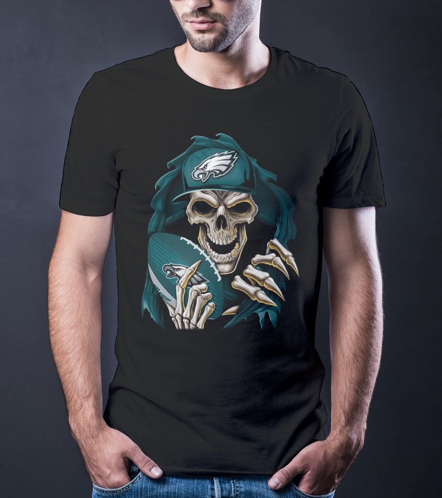 Philadelphia Eagles Skull Holding Football T-Shirt