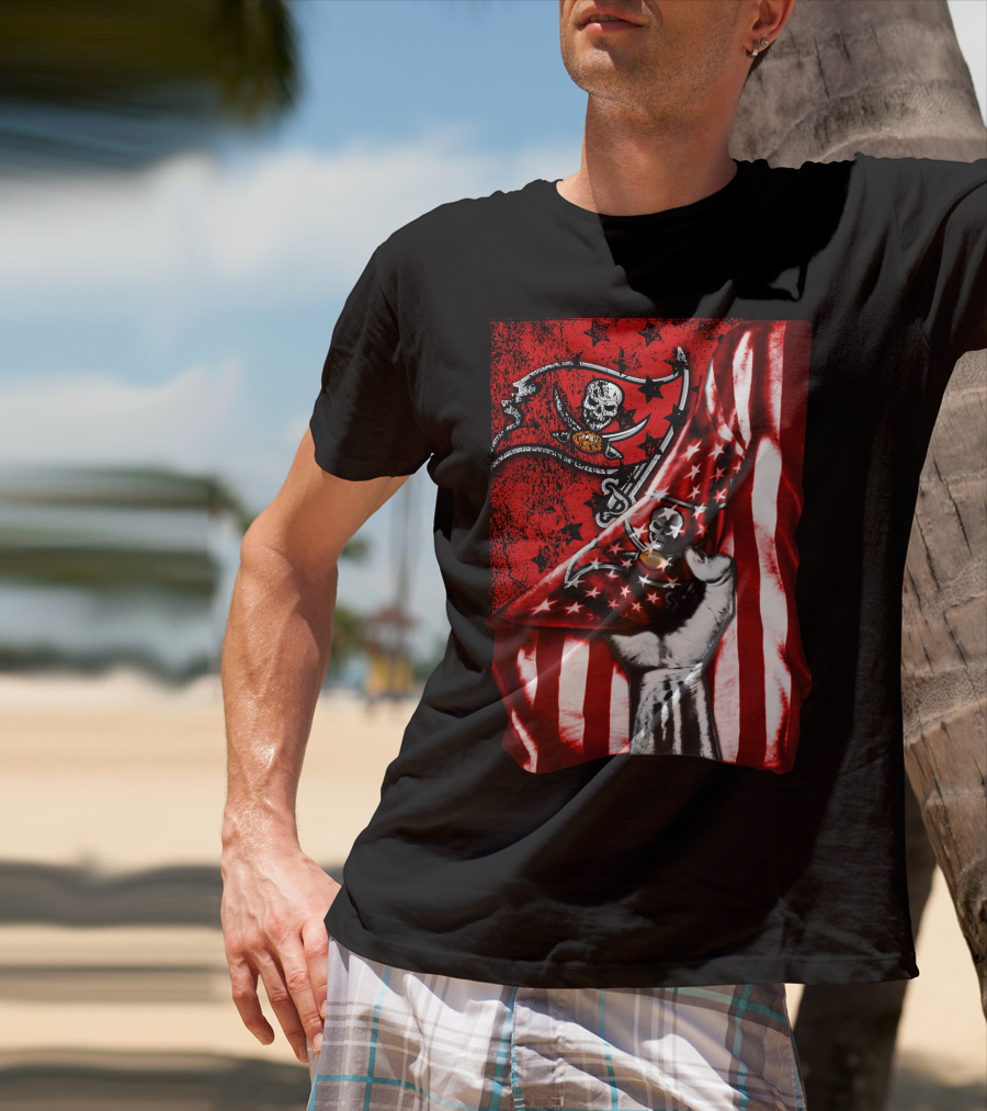 Tampa Bay Buccaneers Flag With Skull And Crossbones T-Shirt