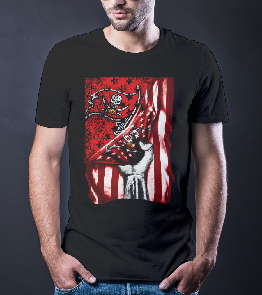 Tampa Bay Buccaneers Flag With Skull And Crossbones T-Shirt