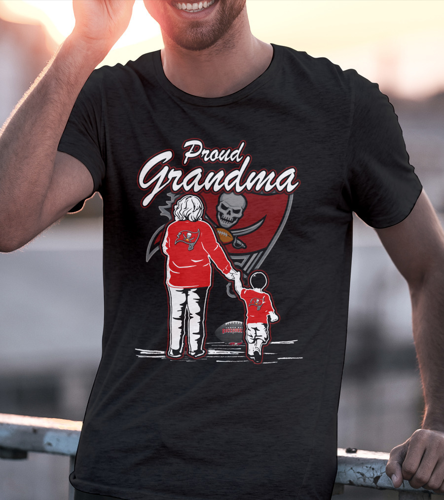 Proud Grandma Tampa Bay Buccaneers Football Family T-Shirt