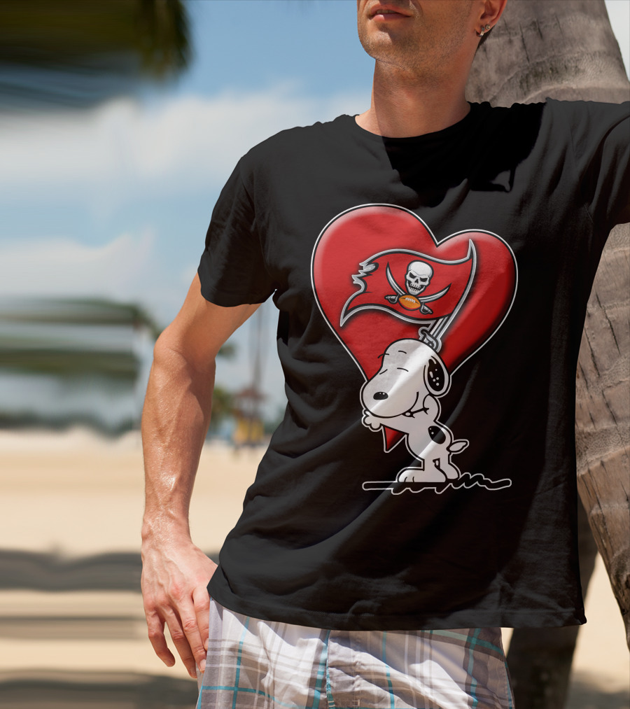 Snoopy Heart Tampa Bay Buccaneers Flag T-Shirt