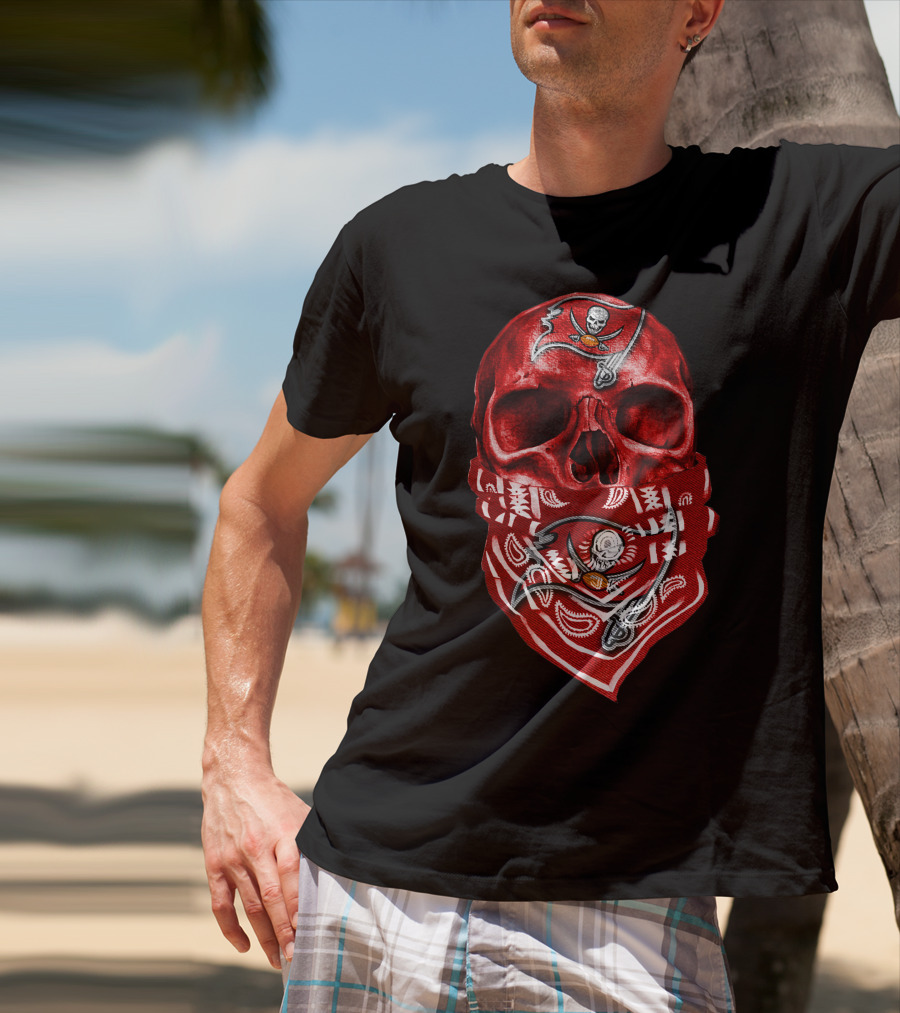 Skull V5 Tampa Bay Buccaneers Bandana Pirate Flag T-Shirt