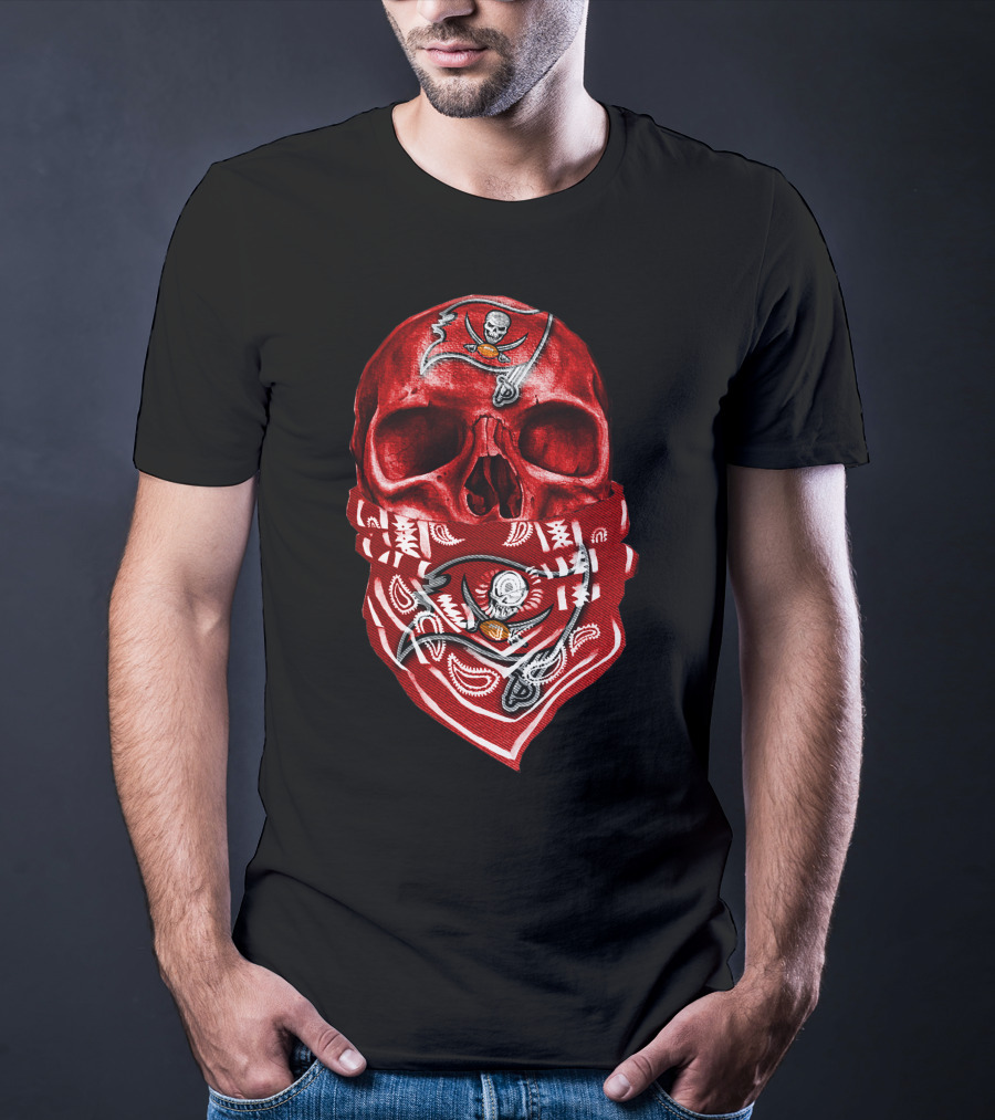 Skull V5 Tampa Bay Buccaneers Bandana Pirate Flag T-Shirt