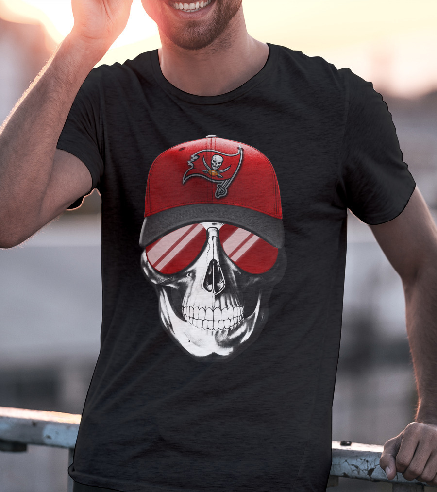 Skull V7 Tampa Bay Buccaneers Red Cap Reflective Glasses T-Shirt