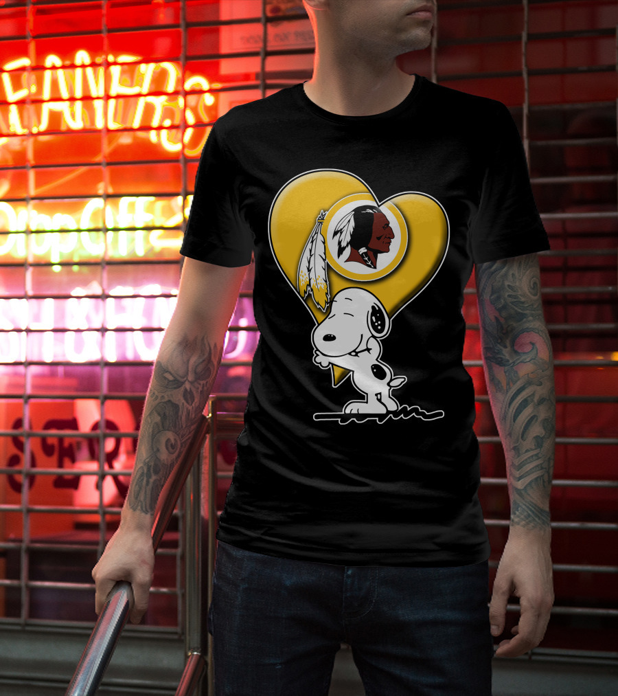 Snoopy Hugging Heart Washington Redskins T-Shirt
