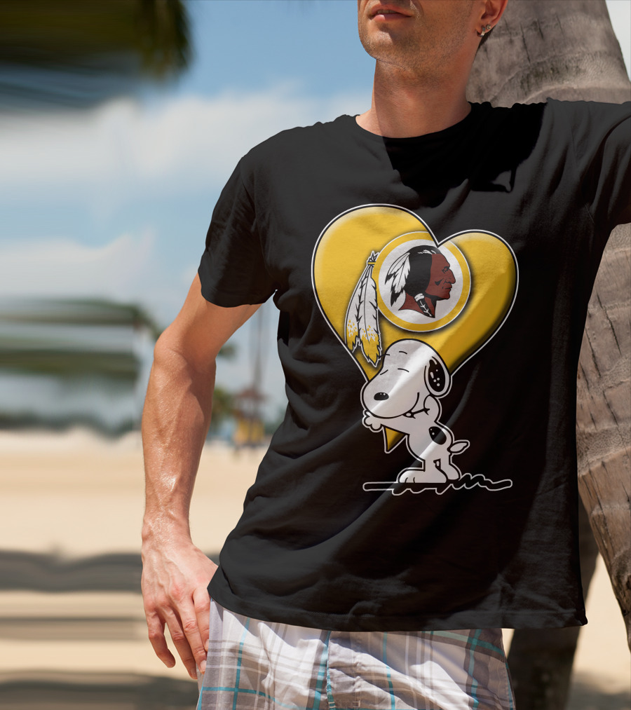 Snoopy Hugging Heart Washington Redskins T-Shirt