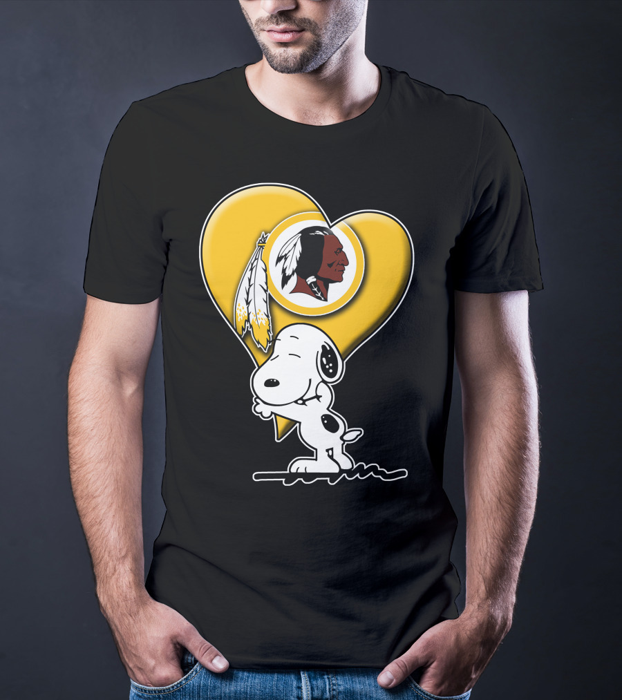 Snoopy Hugging Heart Washington Redskins T-Shirt
