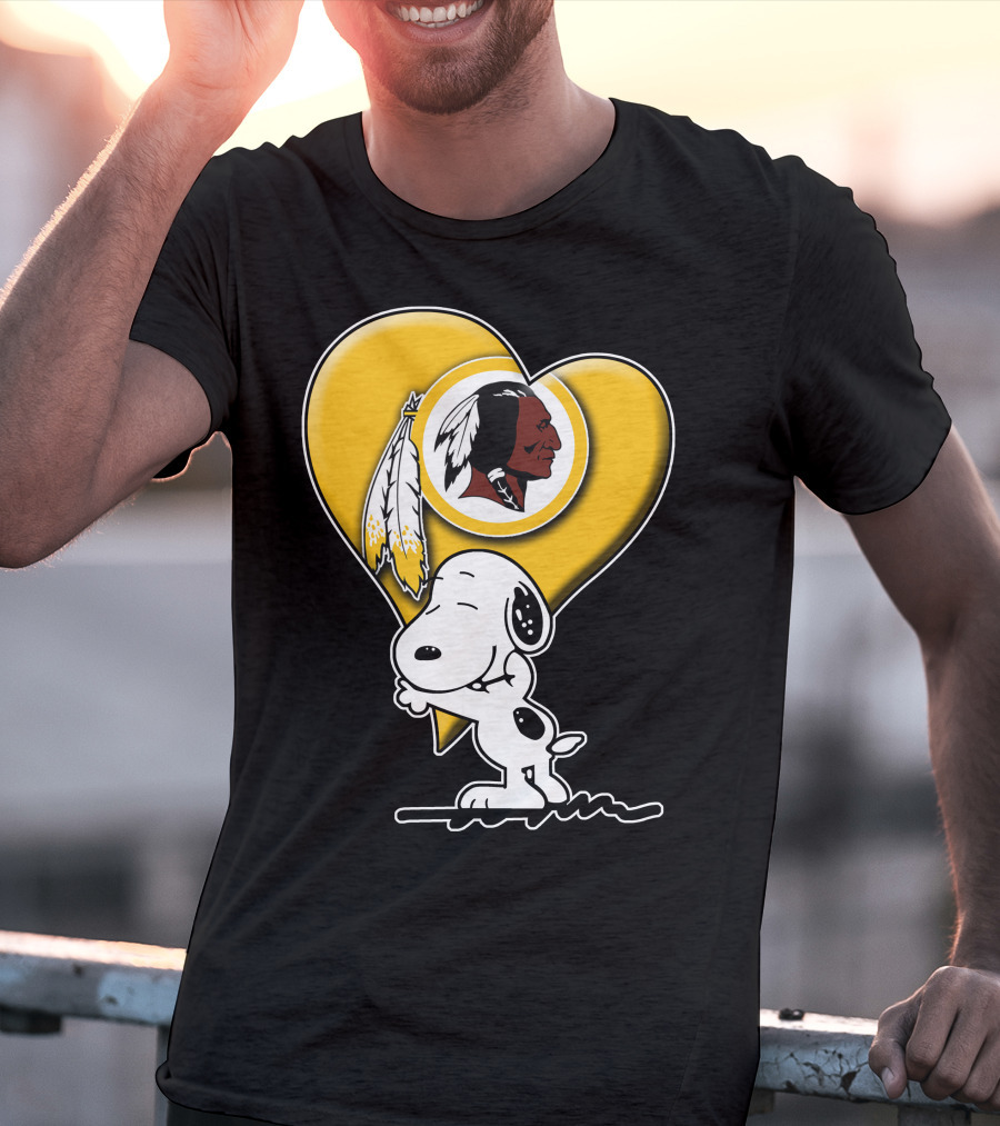Snoopy Hugging Heart Washington Redskins T-Shirt