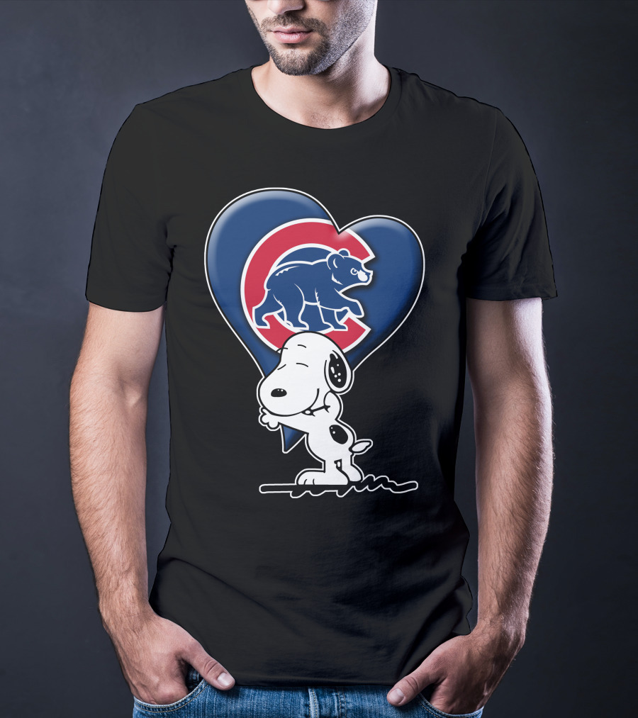 Snp V1 Chicago Cubs Snoopy Heart Hug T-Shirt